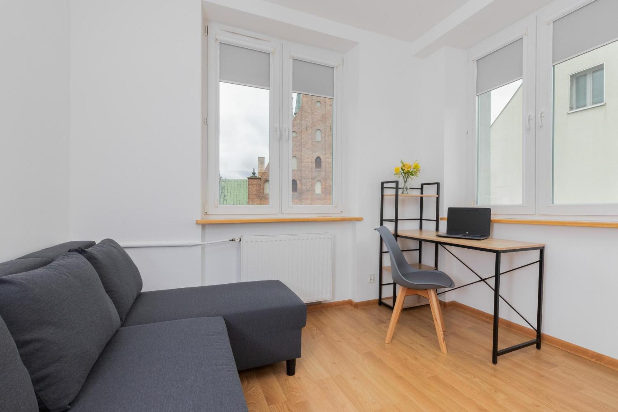 In Center With Two Desks, Balcony And Separate Kitchen By Renters Apartment Gdansk