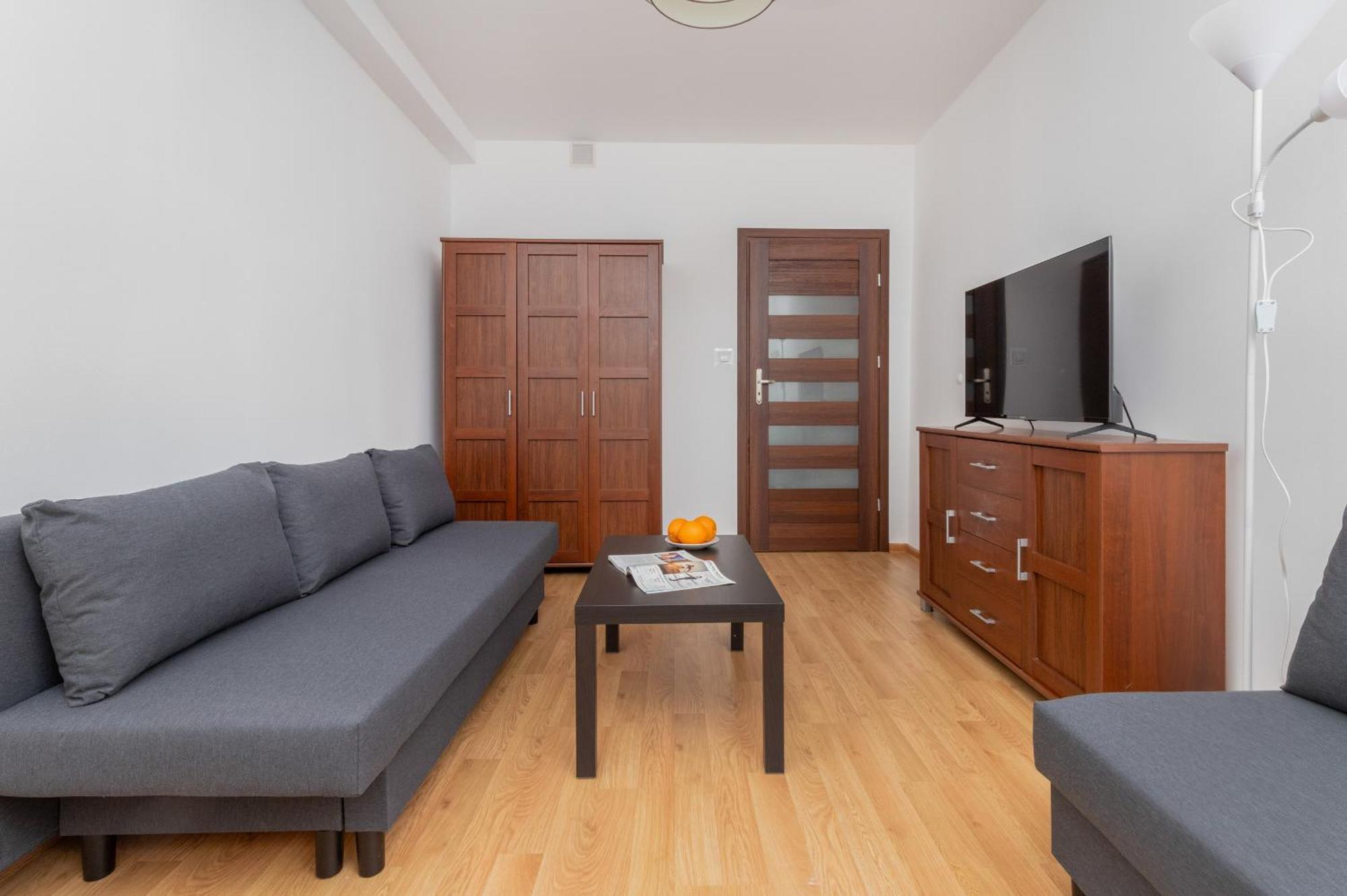 In Center With Two Desks, Balcony And Separate Kitchen By Renters