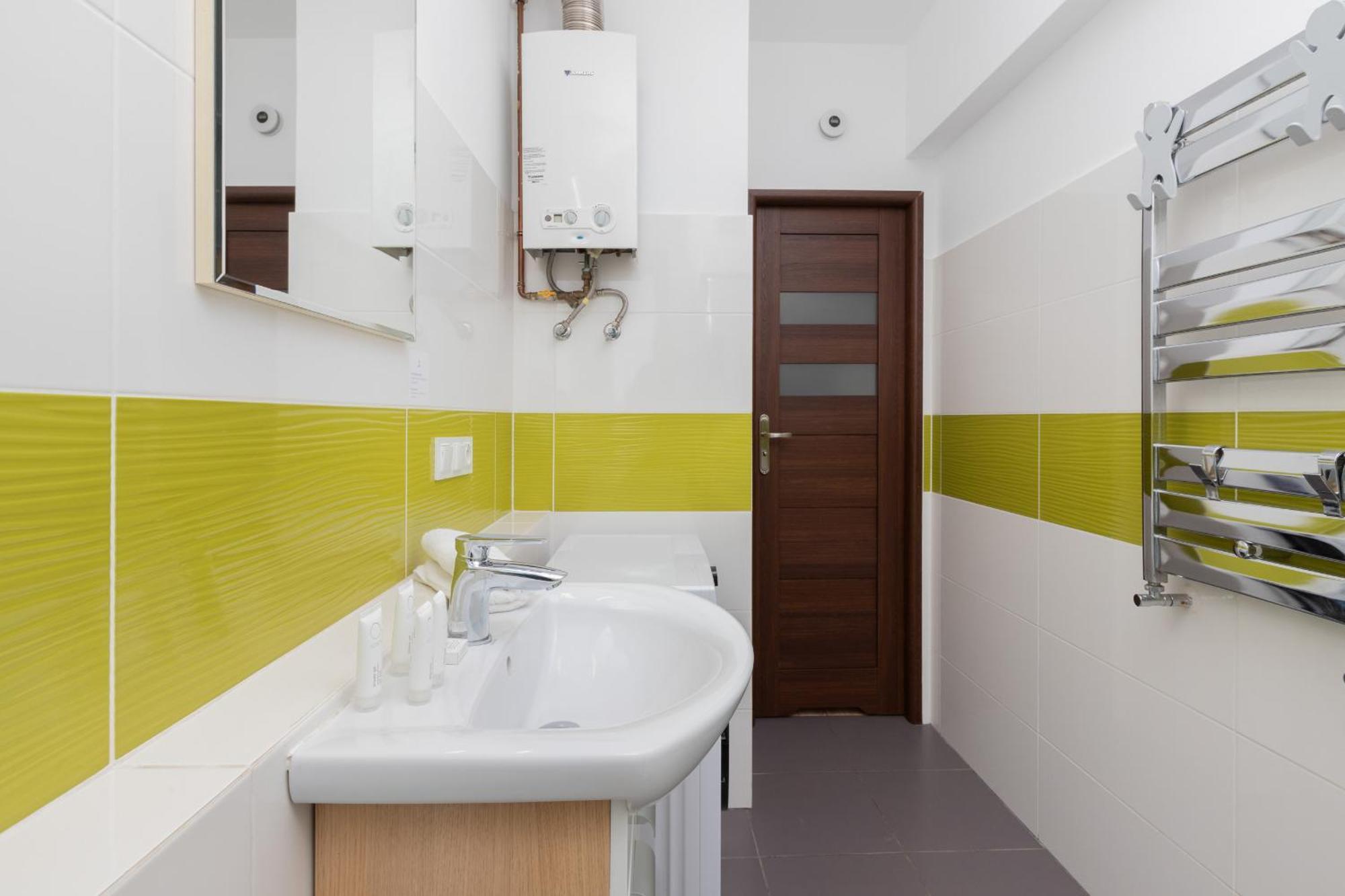 Apartment In Center With Two Desks, Balcony And Separate Kitchen By Renters Gdansk