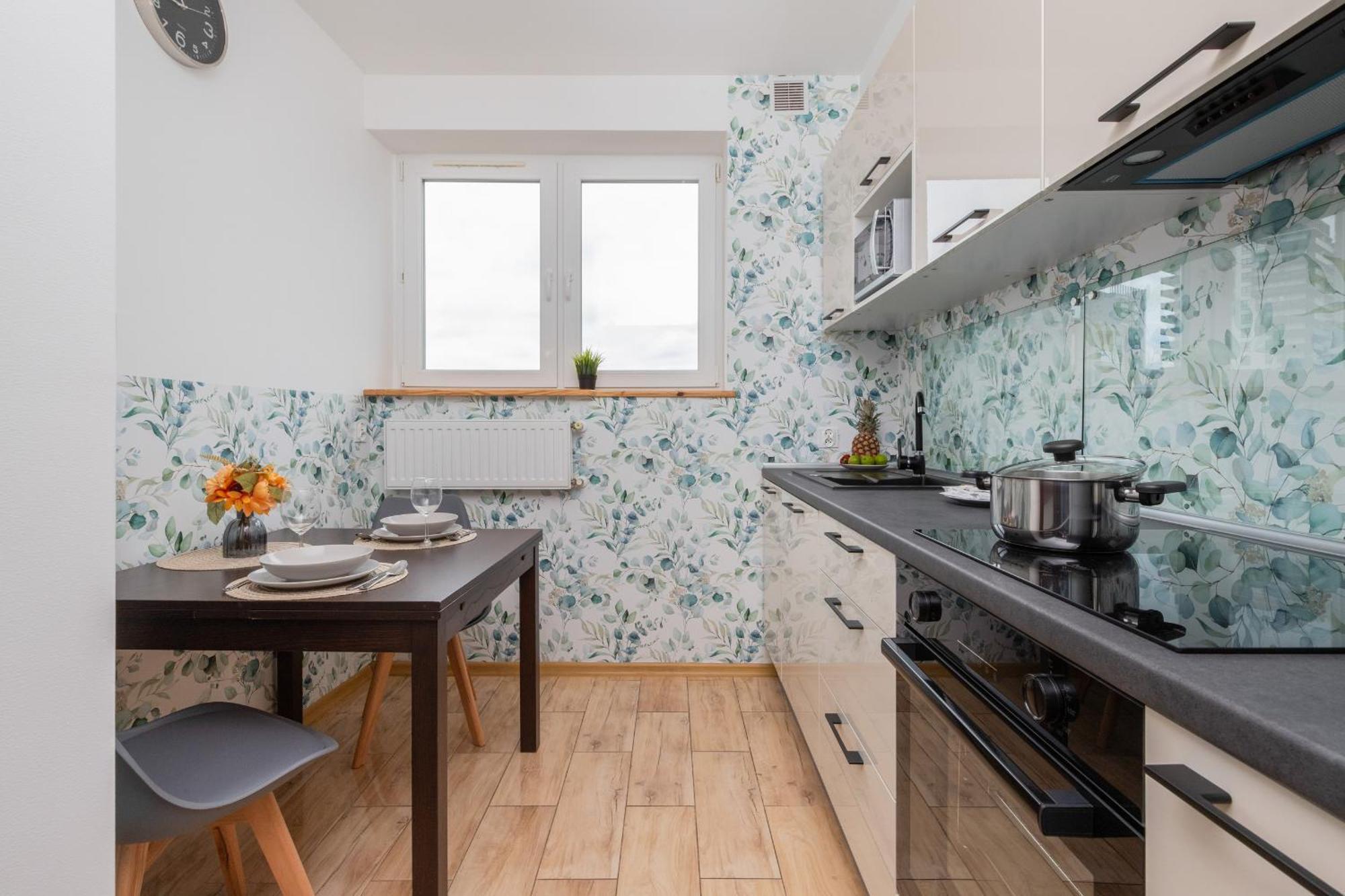 In Center With Two Desks, Balcony And Separate Kitchen By Renters Gdansk