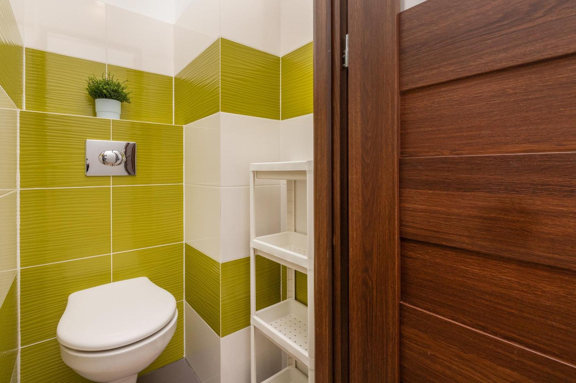 In Center With Two Desks, Balcony And Separate Kitchen By Renters Gdansk