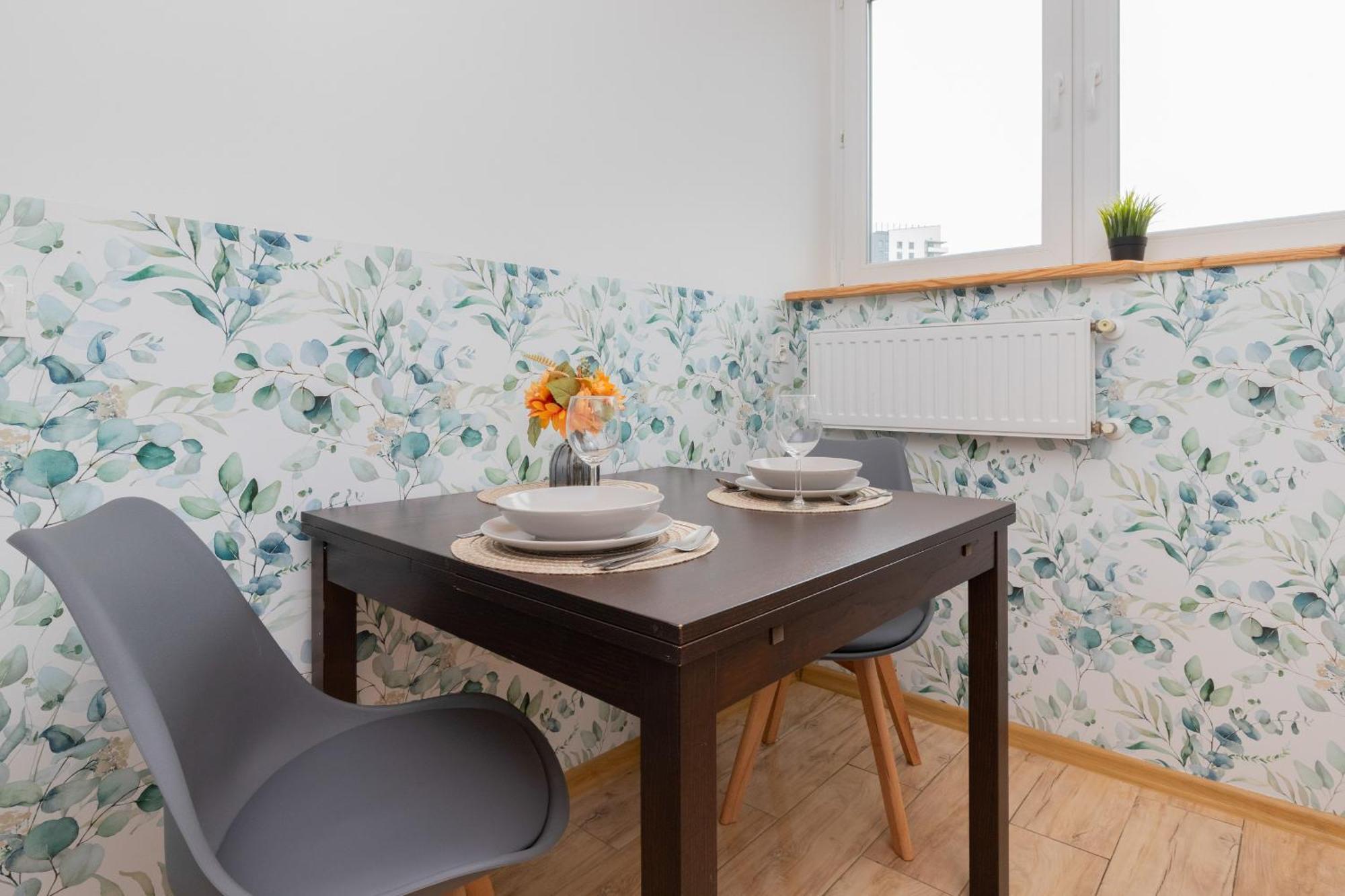Apartment In Center With Two Desks, Balcony And Separate Kitchen By Renters Danzig